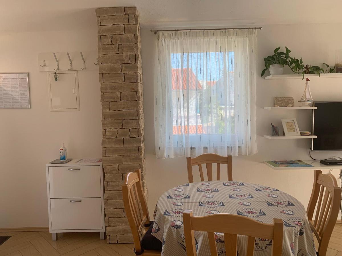 Apartment Klara Крк Экстерьер фото